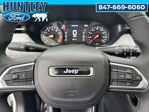 Used 2025 Jeep Compass Latitude w/ Sun & Sound Group image 30