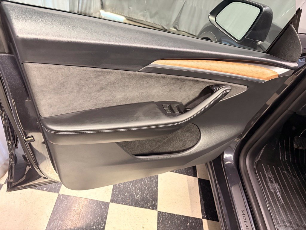 Used 2024 Tesla Model Y Long Range AWD/4WD image 15
