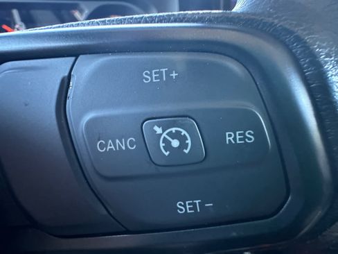 Used 2025 Jeep Gladiator Sport AWD/4WD image 29
