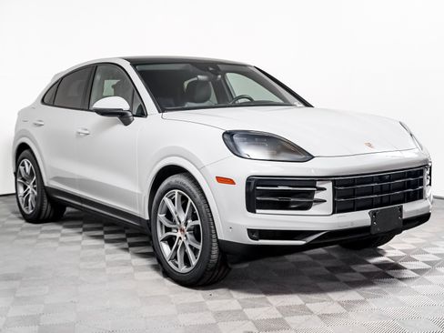 Certified 2025 Porsche Cayenne Coupe AWD/4WD image 8