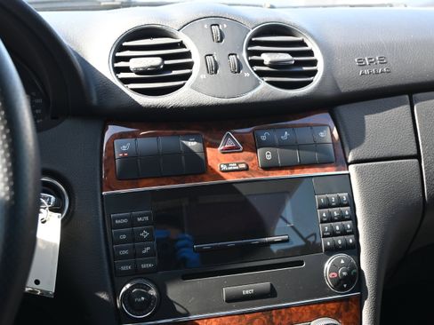 Used 2009 Mercedes-Benz CLK 550 Coupe image 34