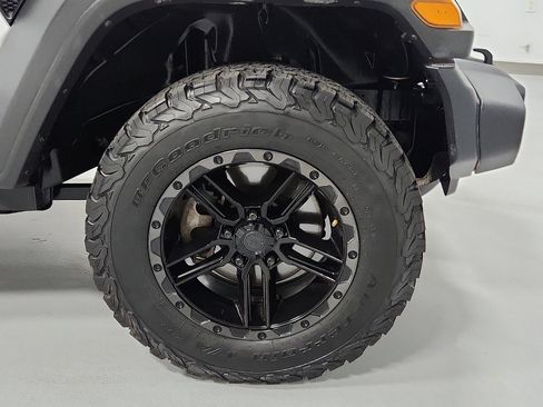 Used 2019 Jeep Wrangler Sport image 8