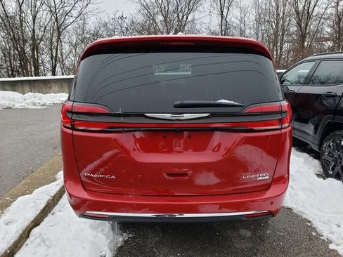 New 2026 Chrysler Pacifica Limited image 5