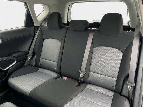 Used 2025 Kia Soul LX w/ LX Technology Package FWD image 15