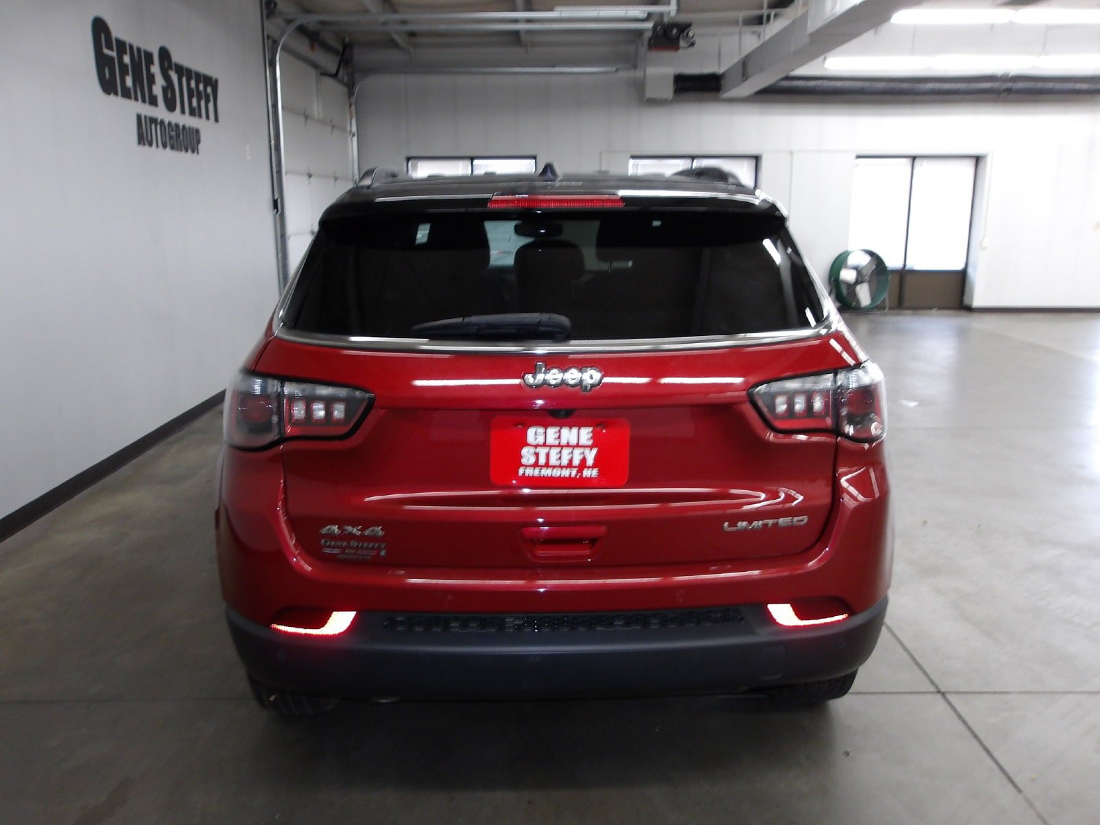 Used 2025 Jeep Compass Limited AWD/4WD image 7