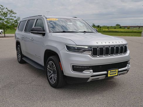 Used 2024 Jeep Wagoneer L Series II w/ Flexible Seating Group AWD/4WD image 4