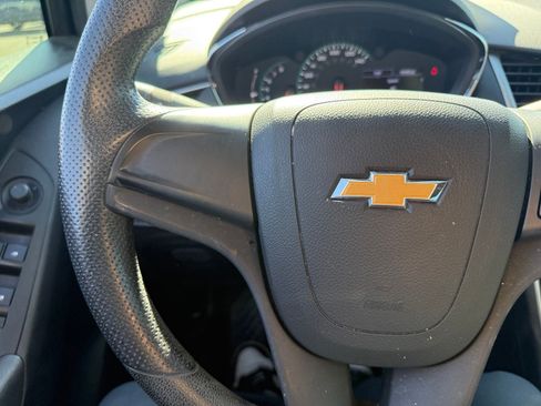 Used 2020 Chevrolet Trax LS FWD image 18