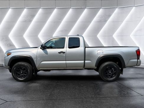 Used 2019 Toyota Tacoma SR w/ SX Package AWD/4WD image 3