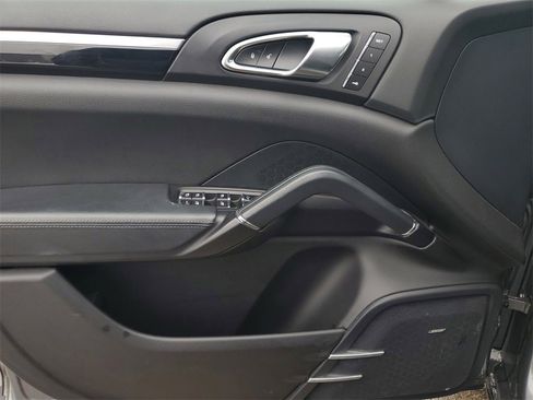 Used 2016 Porsche Cayenne image 11