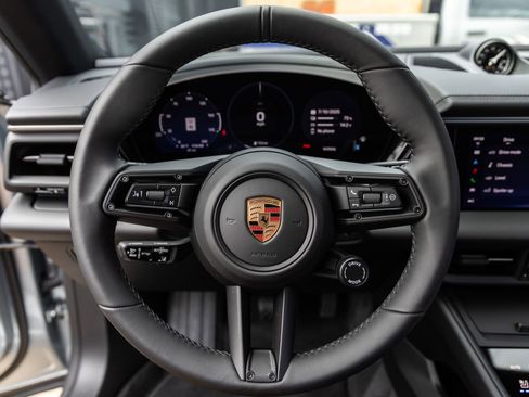 Certified 2025 Porsche Macan Electric image 24