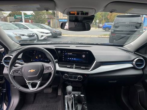 Used 2024 Chevrolet Trax LT w/ Driver Confidence Package image 11