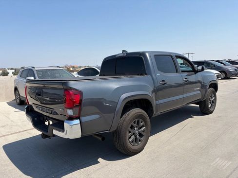 Used 2022 Toyota Tacoma SR5 RWD image 2