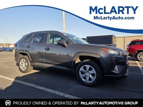 Used 2020 Toyota RAV4 LE image 1