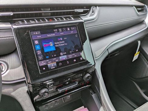 New 2025 Jeep Grand Cherokee L Laredo w/ Luxury Tech Group I image 12