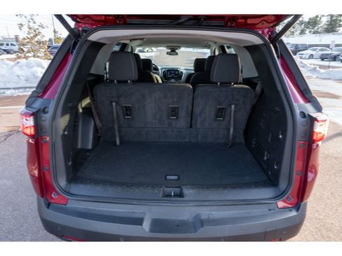 Used 2021 Chevrolet Traverse LT image 15