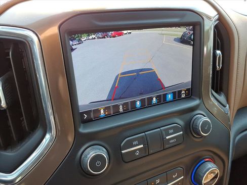 Used 2021 Chevrolet Silverado 1500 High Country w/ Technology Package AWD/4WD image 17