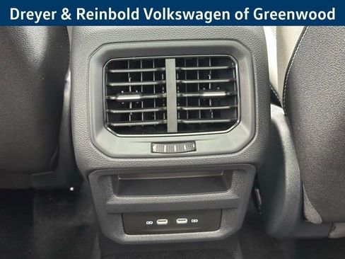 New 2026 Volkswagen Taos SE image 32