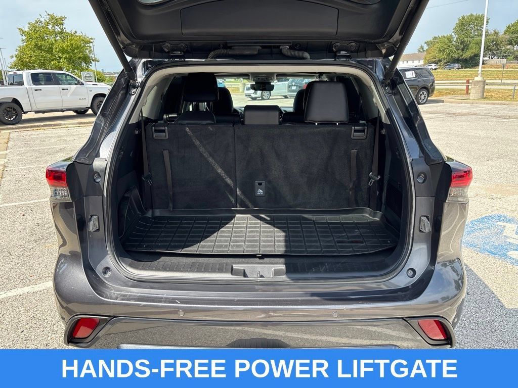 Used 2024 Toyota Highlander Limited AWD/4WD image 5