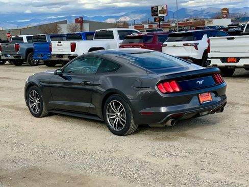 Used 2017 Ford Mustang Coupe image 3