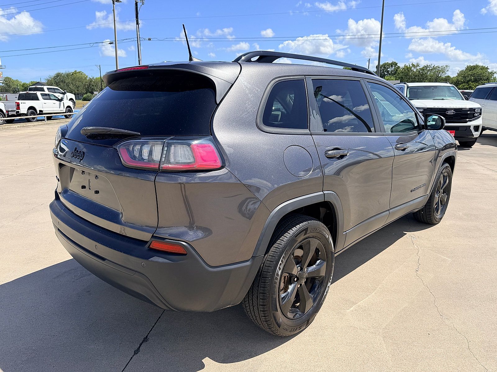 Used 2020 Jeep Cherokee Latitude Plus AWD/4WD image 7