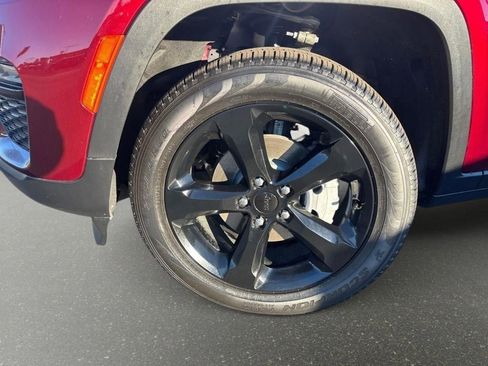 Used 2025 Jeep Grand Cherokee Limited w/ Black Appearance Package image 9