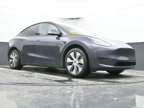 Used 2023 Tesla Model Y Long Range image 42