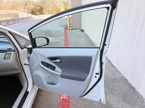 Used 2010 Toyota Prius Five image 43