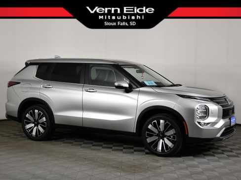 New 2026 Mitsubishi Outlander SE AWD/4WD image 1