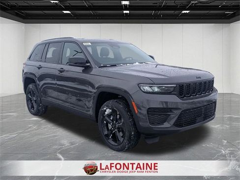 New 2025 Jeep Grand Cherokee Altitude image 7