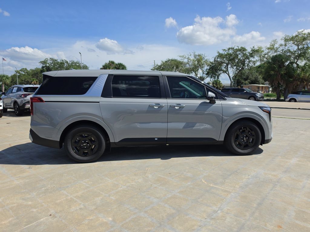 New 2027 Kia Carnival LX FWD image 9