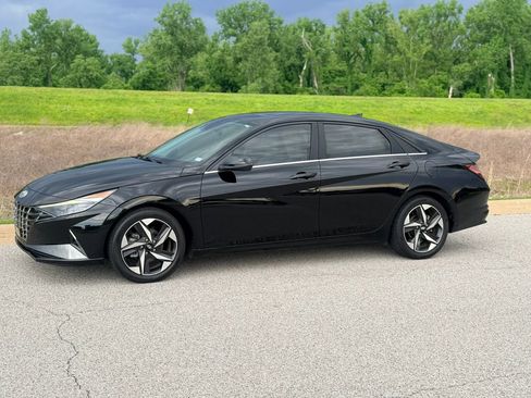 Used 2021 Hyundai Elantra Limited FWD image 17