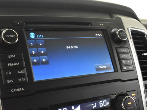 Used 2017 Nissan Titan SL image 16