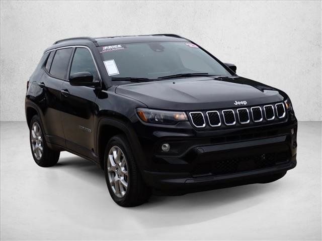 Used 2023 Jeep Compass Latitude AWD/4WD image 6