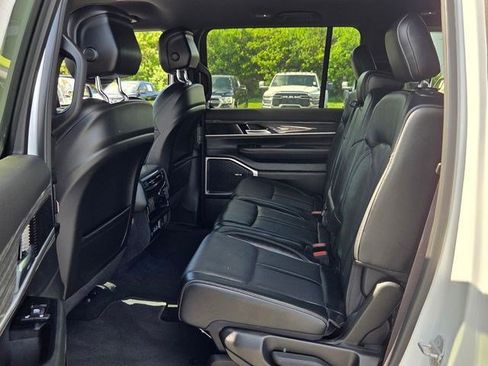 Used 2022 Jeep Wagoneer Series II RWD image 10
