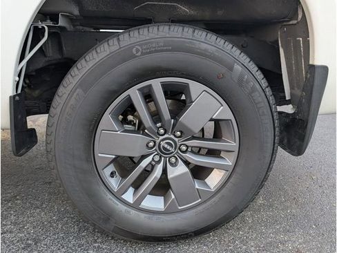 Certified 2025 Nissan Frontier SV image 24