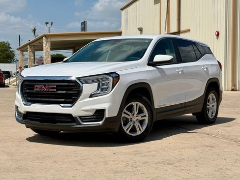Used 2022 GMC Terrain SLE FWD image 1