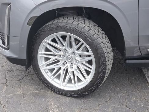 Used 2021 Cadillac Escalade Premium Luxury w/ Driver Assist Tech Package image 31