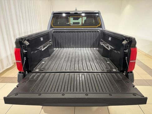 Certified 2025 Toyota Tacoma SR5 AWD/4WD image 7