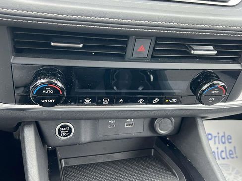 Used 2023 Nissan Rogue SV image 30