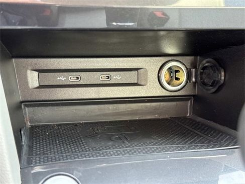 Certified 2022 Volkswagen Tiguan SE image 25