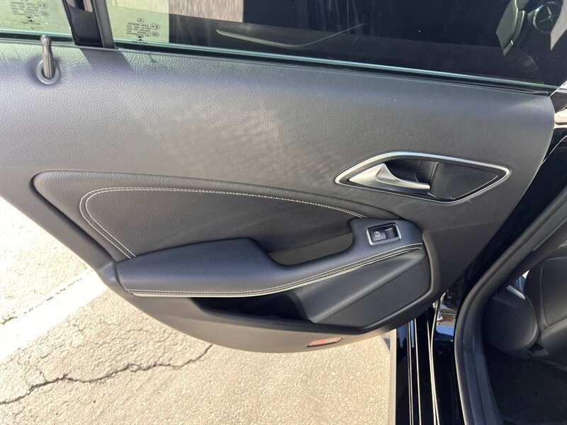 Used 2019 Mercedes-Benz CLA 250 4MATIC w/ Premium Package image 21