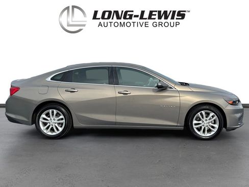 Used 2017 Chevrolet Malibu LT w/ Leather Package image 8