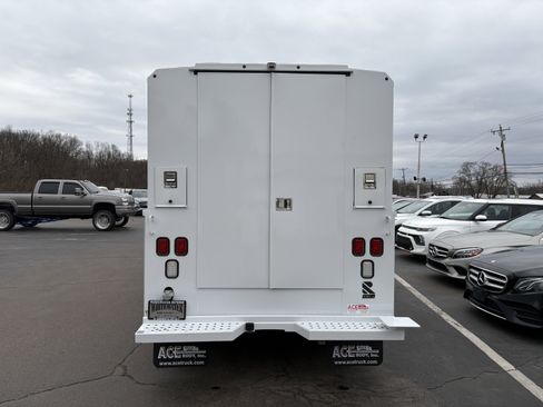 Used 2023 Mercedes-Benz Sprinter 3500 image 4