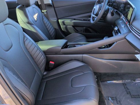 Certified 2025 Hyundai Elantra Limited image 23