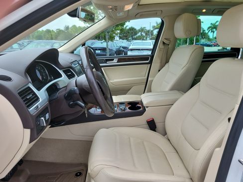 Used 2013 Volkswagen Touareg TDI AWD/4WD image 23