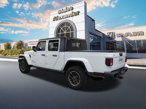 Used 2023 Jeep Gladiator Overland image 9