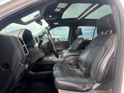 Used 2019 Ford Expedition Limited w/ Equipment Group 302A AWD/4WD image 8