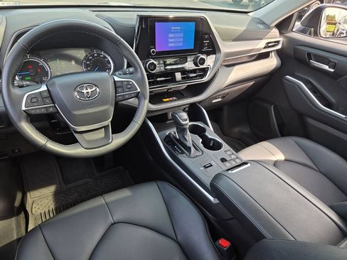 Certified 2026 Toyota Highlander XLE AWD/4WD image 7