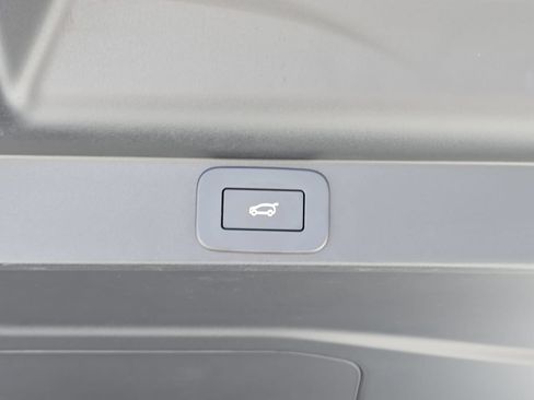 Certified 2025 Land Rover Range Rover SE AWD/4WD image 13