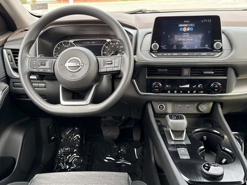 Used 2023 Nissan Rogue SV AWD/4WD image 2
